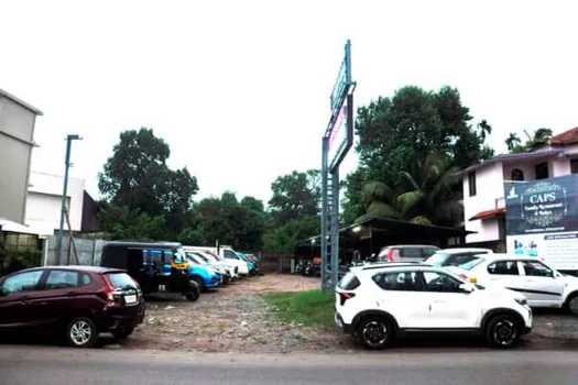 Parking area available for guests staying at Hotel CAPS