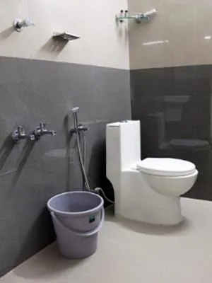 Private bathroom with toilet and shower facilities at Hotel CAPS